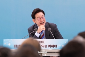 대통령이 쏘아 올린 보유세 논쟁… OECD보다 높다 낮다?