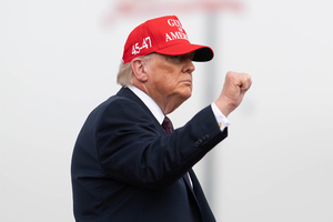 ‘엡스타인 외설 편지’ 트럼프 WSJ 명예훼손 100억 달러 소송 ‘기각’