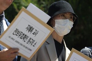 경찰, 교사 고공농성 체포 현장 취재하던 다큐 감독까지 연행