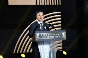 김종철 방미통위원장 “낡은 규제 개선으로 민영방송 경쟁력 강화”