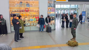 시사저널 ‘박정희 장손 해병대 첫 휴가’ 캡쳐본 포토뉴스 선정에 내부 비판