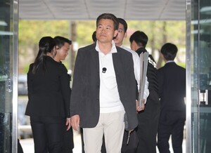 유튜브 대신 뉴스 보면 음모론 덜 믿어, 보수 언론의 뜻밖의 순기능?