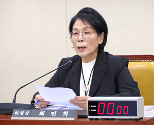 ‘방미통위, 국조특위 보도량 제출하라’ 최민희에 “자중하라”