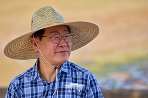 코스피 상승과 대통령 지지율 관련 이미지
