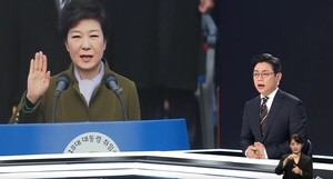박근혜 등판에 JTBC 앵커 “망각 원해도 국민배반 파면·중형 … 팩트 안 달라져”