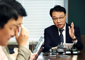 이규연 수석 “미디어발전위 출범시켜 광고규제·성장동력·저널리즘 논의할 것”