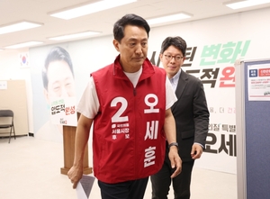 ‘서소문 고가 붕괴’ 압수수색에 오세훈 “사전투표 첫날, 선거공작” 반발