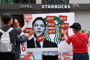 스타벅스 ‘탱크데이’ 논란… “이마트 2대 주주 국민연금, 제재 나서라”