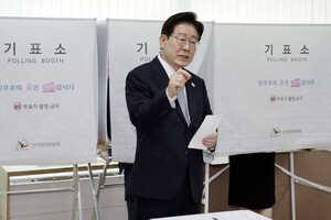 조선일보, 이 대통령 투표지 노출 “일반 유권자였으면 무효”