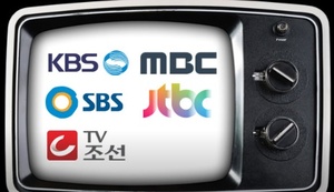 이재명 정부 1년, 방송사 메인뉴스 누가 웃었나