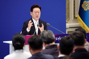 [속보] 李 대통령, 투표지 부족사태에 “문제 지적하는 청년들 귀하고 존경”