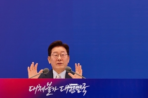 이재명 대통령 지방선거 후 지지율 9.4%p 떨어져 50.4%