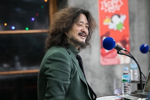 전한길과 비슷한 김어준 호감도… 민주당 지지층 절반 '매우 부정적'