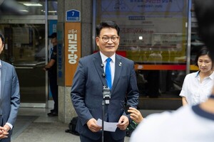 송영길·김용 자격 논란에 갈등 격화, 동아일보 "진흙탕 싸움으로 얼룩... - 뉴스 썸네일 이미지