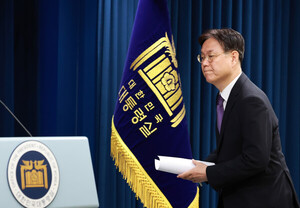지지율 떨어진 게 언론 이간질 탓? 3년 전 야당 비판 되받아쳐진 최민희