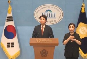 [속보] 이준석, 지방선거 패배 책임지고 개혁신당 대표직 전격 사퇴