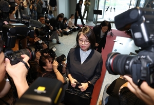 용혜인 자진사퇴 바란다?... 중앙일보가 분석한 민주당의 속내 - 뉴스 썸네일 이미지