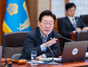 대통령의 “AI에 물어보니”… 국정 토론에 소환된 챗봇의 위험성